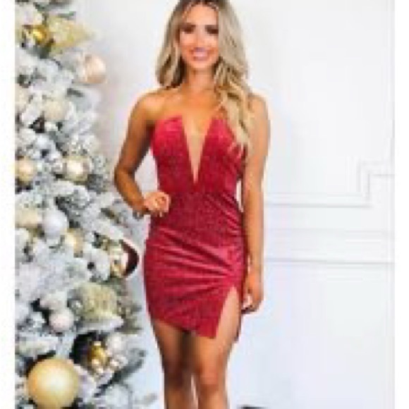 amtious Handbags - 🌸AMTIUOS red glitter strap dress ✨